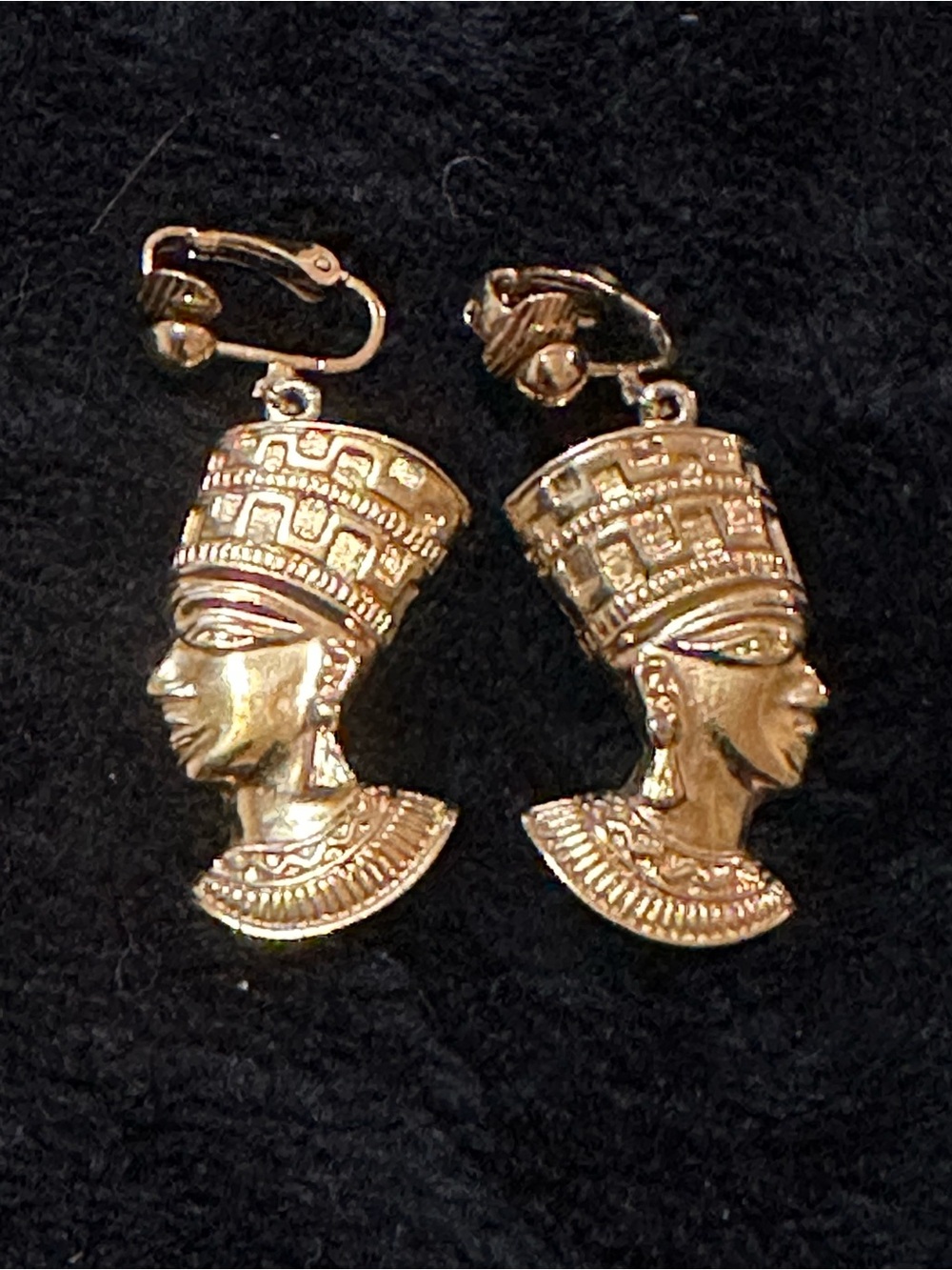 AVON Authentic Original STAMPED Egyptian Queen Profile Drop Earrings Jewelry - Picture 1 of 9